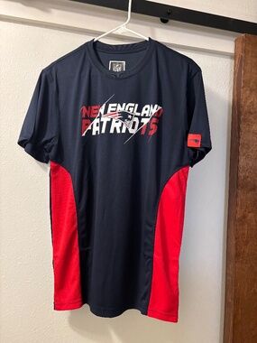 Mens Med New England Patriots NFL Navy Blue Red T-Shirt NWT Football MSRP $40